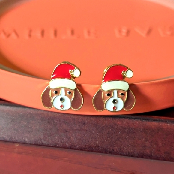 Beagle Santa Post Earrings - Picture 1 of 4